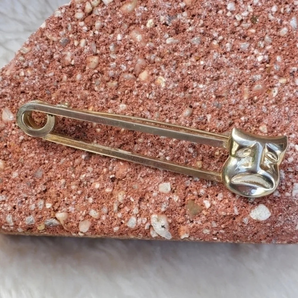 Sterling theater mask pin - Picture 2 of 7